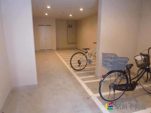 駐車場　駐輪場も広々