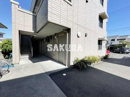 エントランス　お洒落な建物デザイン♪