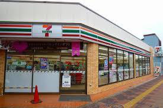 コンビニ　セブンイレブン横浜大口通店（コンビニ）まで80m