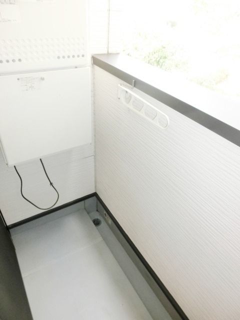 バルコニー　お洗濯物も干せるバルコニー