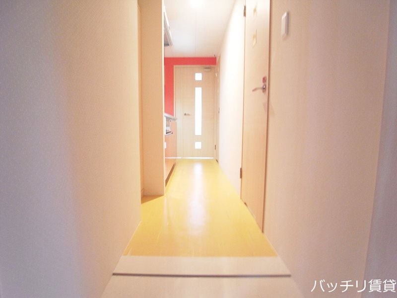 玄関　※同マンション別部屋写真のため、現状優先。