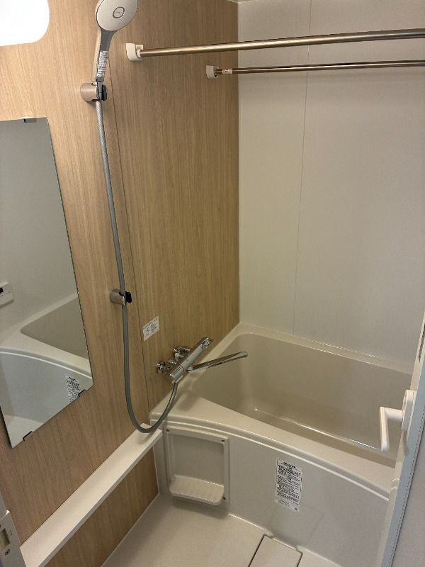 バス・シャワールーム　コンパクトで使いやすいお風呂です