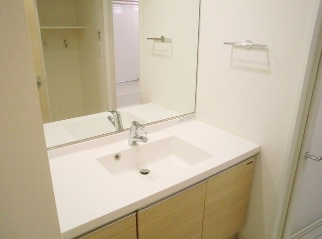 洗面設備　別部屋写真参照