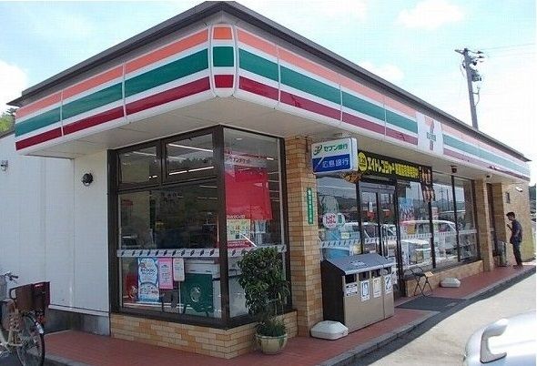 コンビニ　セブンイレブン（コンビニ）まで800m