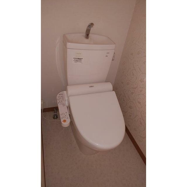 東武東上線 下赤塚駅 徒歩8分 3階建 築16年のトイレ写真