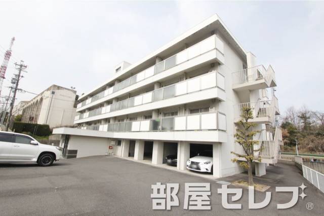 建物外観　重厚感があってキレイな建物です。