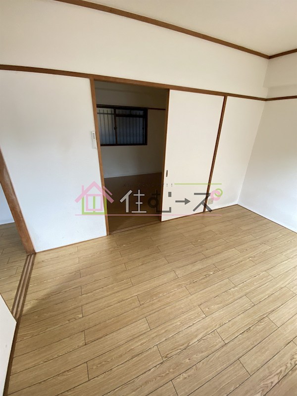 グランビルド南巽の居間写真