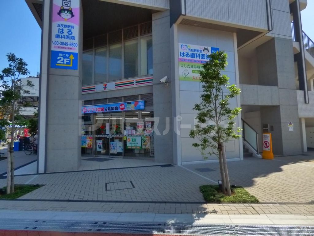 コンビニ　セブンイレブン足立五反野店（コンビニ）まで660m
