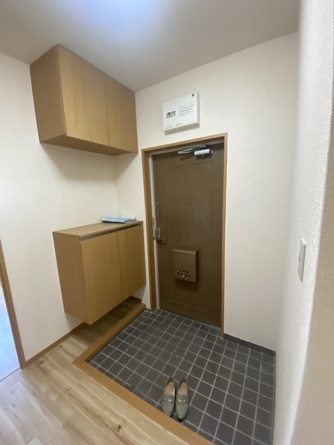 フォルク北千里O棟の玄関写真