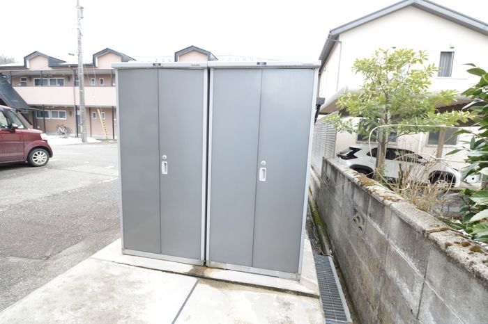 その他共有部分　タイヤなどしまえるトランクルームもございます♪
