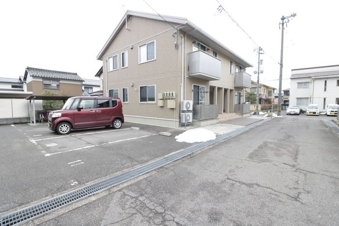 駐車場　2台目もお気軽にお問合せください♪