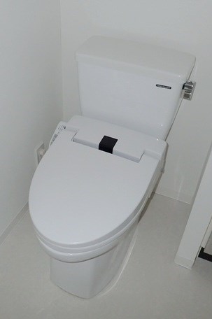 トイレ　※別タイプの参考画像になります。