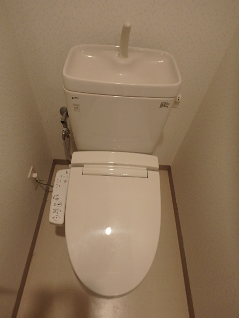 トイレ　洗浄便座は助かります。。
