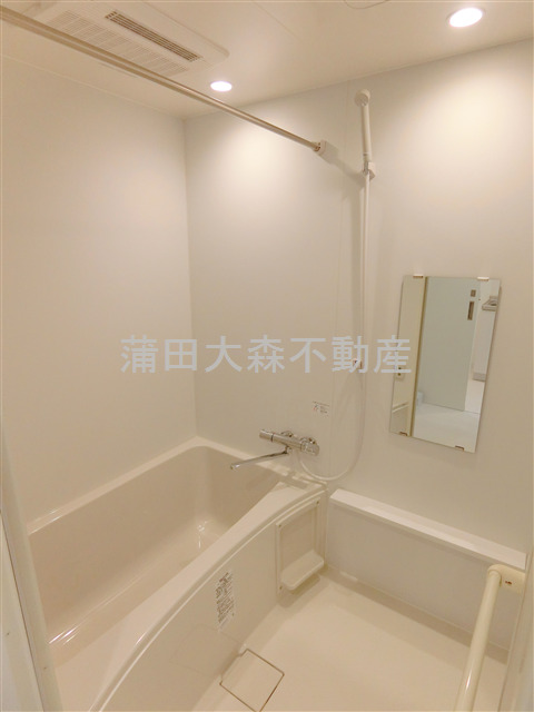 バス・シャワールーム　浴室乾燥機付きのバスルーム　お風呂