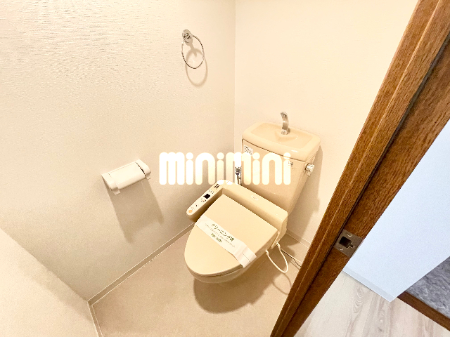トイレ　温水洗浄便座トイレです。