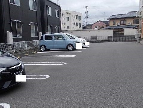 駐車場　車をお持ちの方に嬉しい駐車場付きの物件です
