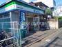 コンビニ　ファミリーマート 千歳烏山駅西店（コンビニ）まで43m