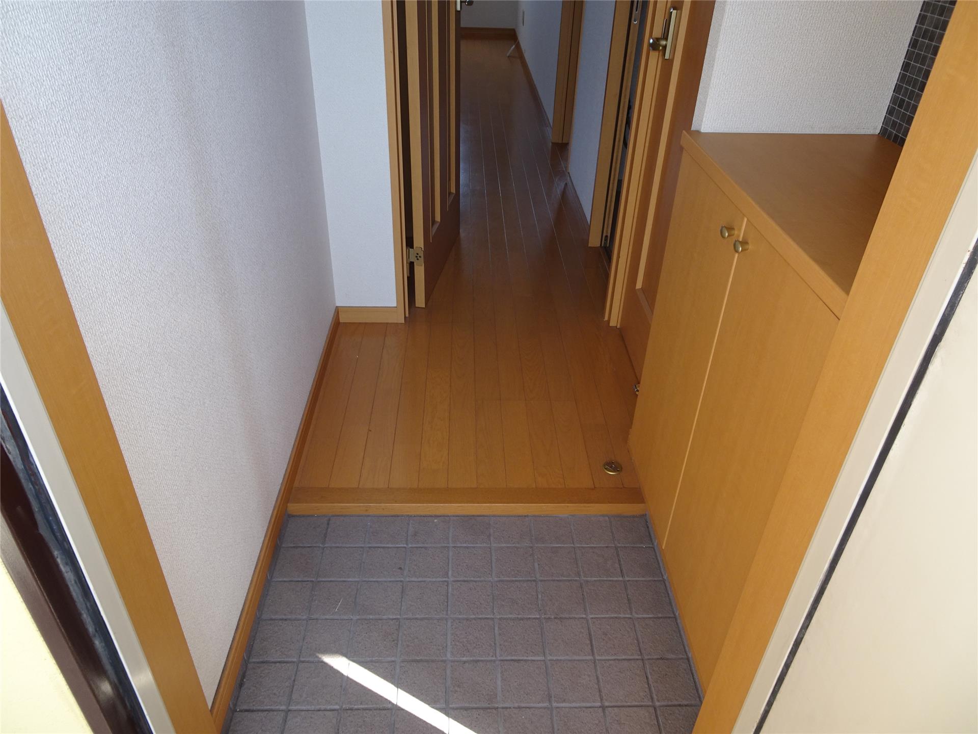 アークティ東谷山の玄関写真