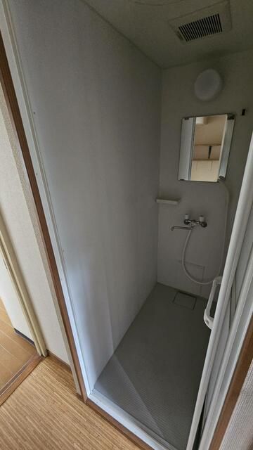 バス・シャワールーム　バストイレ別なのでゆったり癒しのバスタイムを満喫できますね♪