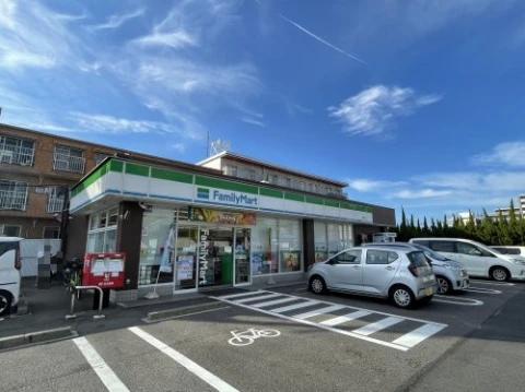 コンビニ　ファミリーマート 大野木店（コンビニ）まで749m
