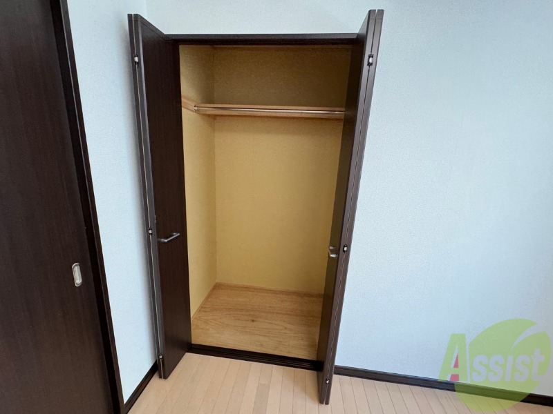収納　クローゼットは奥行きもあり、荷物が多い方でも安心です。
