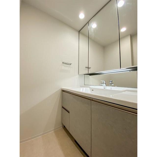 洗面設備　※写真は同タイプ住戸です。