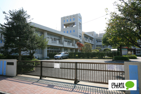 小学校　横浜市立都筑小学校（小学校）まで1022m