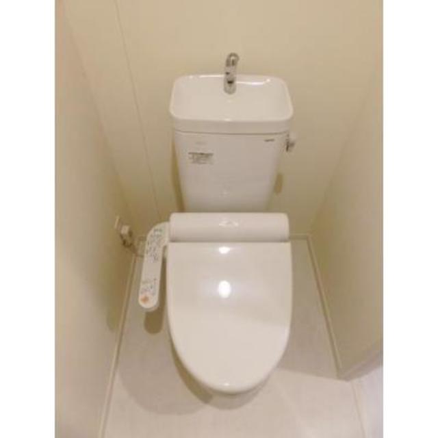 トイレ　※写真は同タイプ住戸です。