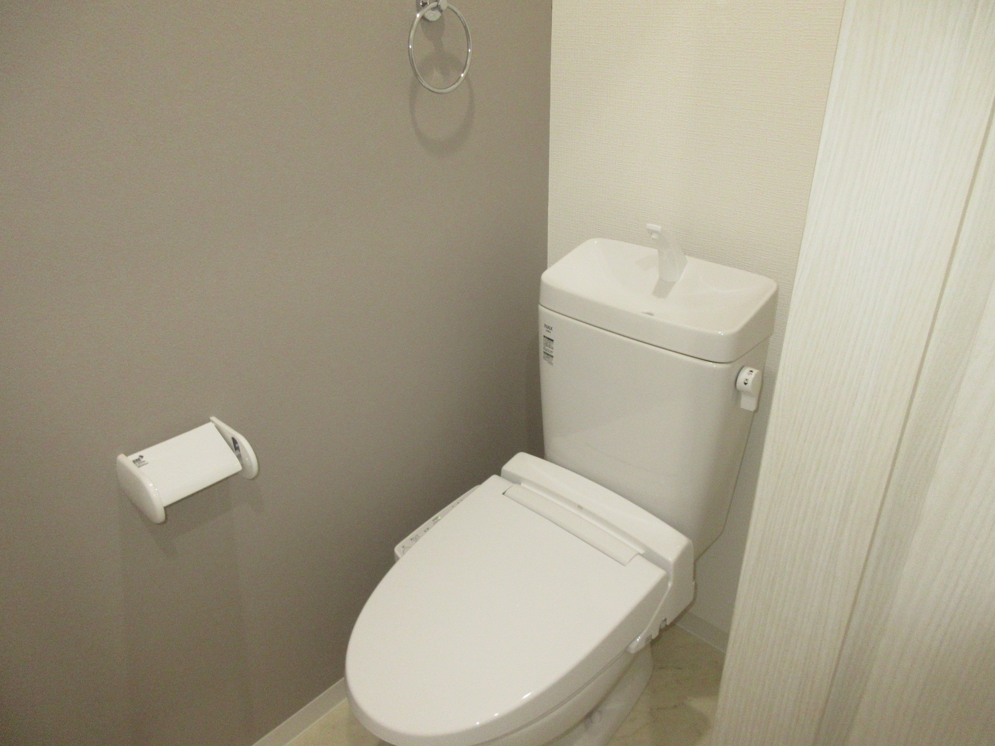 地下鉄谷町線 平野駅 徒歩8分 3階建 築1年のトイレ写真