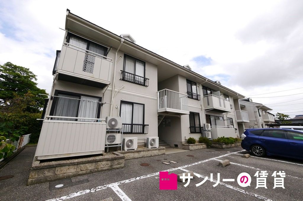 建物外観　駐車場