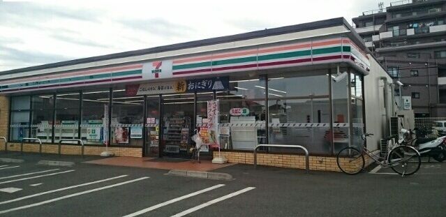 コンビニ　セブンイレブン（コンビニ）まで850m