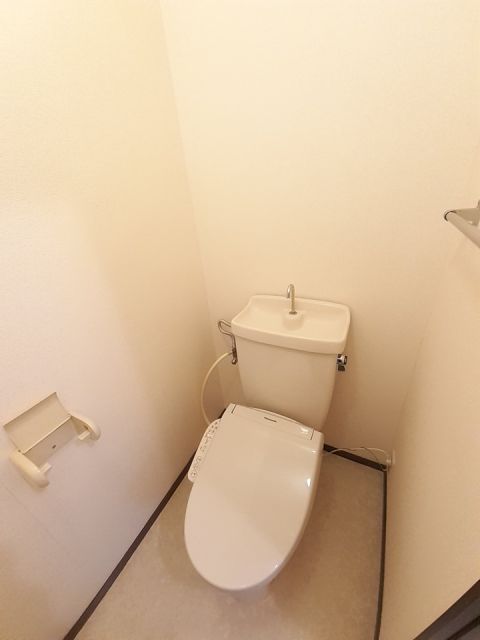 【三条市新光町のアパートのトイレ】