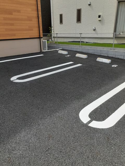 【ネクサスの駐車場】