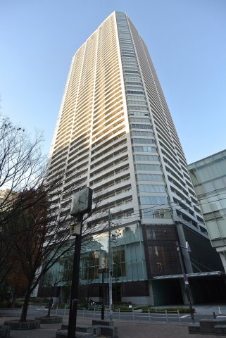 大阪市西区新町のマンションの建物外観