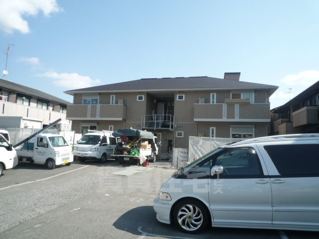 堺市北区船堂町のアパートの建物外観