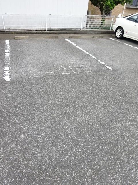 【鹿嶋市大字宮中のアパートの駐車場】