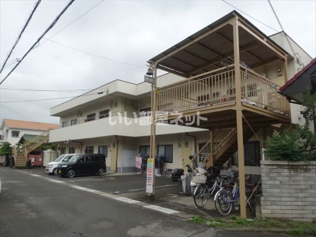 【和歌山市関戸のアパートの駐車場】