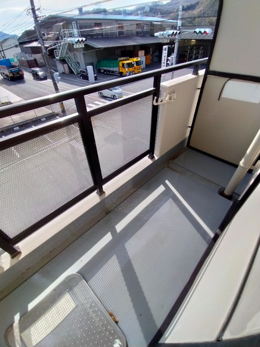 ＪＲ呉線 新広駅 バス乗車時間：15分 最寄りバス停で下車 徒歩1分 3階建 築32年の内装写真