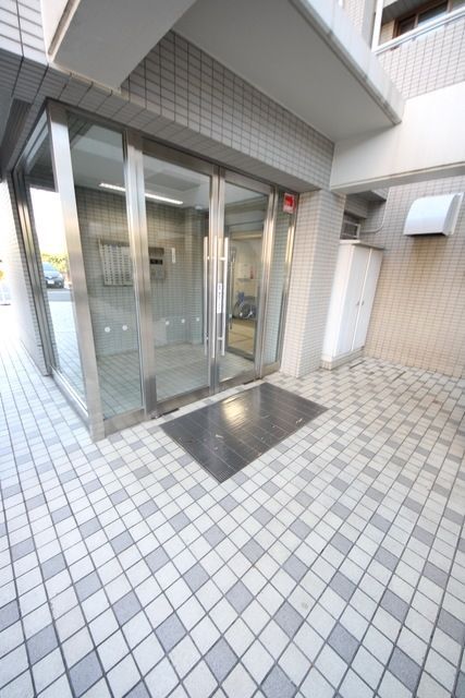 【大和市中央林間のマンションのエントランス】