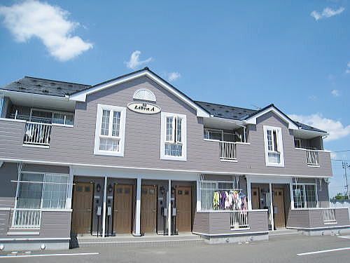 八戸市新井田西のアパートの建物外観