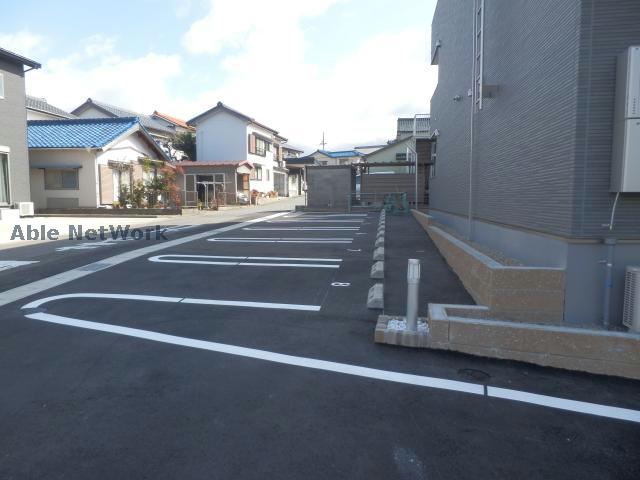 【額田郡幸田町大字菱池のアパートの駐車場】