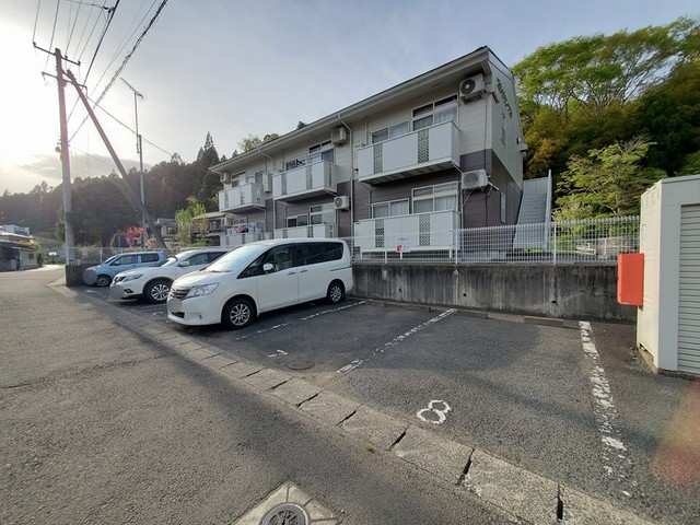 【スカイタウンアズマの駐車場】