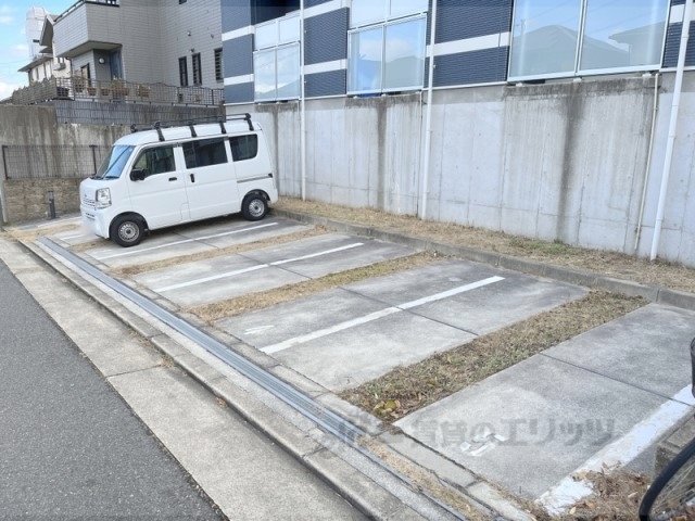 【レオネクスト学研光台の駐車場】