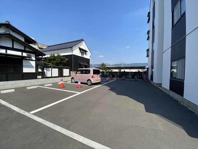 【グレース北山本の駐車場】