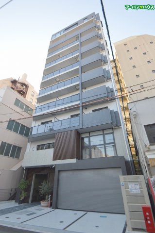 岡山市北区中山下のマンションの建物外観