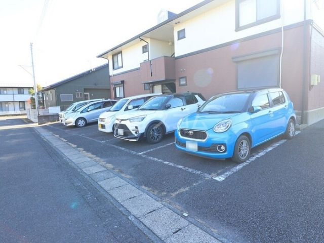 【ウィンベル　壱番館の駐車場】