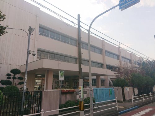 【八尾市龍華町のマンションの中学校】