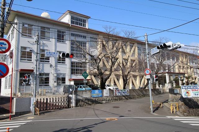 小学校　長崎市立高尾小学校（小学校）まで583m