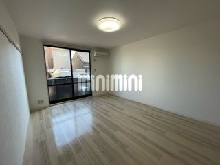 居室・リビング　９．５帖の洋室