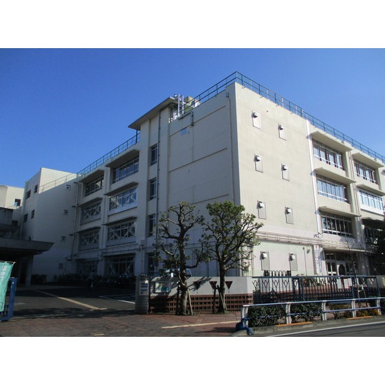 中学校　世田谷区立梅丘中学校（中学校）まで468m